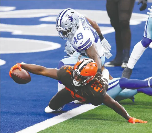  ?? Tim Heitman / USA TODAY Sports ?? Cleveland Browns running back Kareem Hunt dives for a touchdown against Dallas Cowboys linebacker Joe Thomas in the second quarter of
Sunday’s NFL game at AT&T Stadium. The Browns jumped out to a big lead and then hung on for a 49-38 victory.