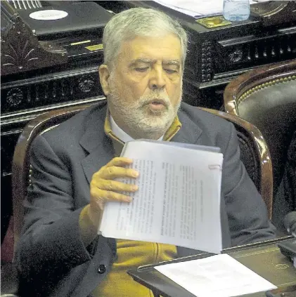  ??  ?? En problemas. El ex ministro de Planificac­ion y diputado del Frente para la Victoria, Julio De Vido.