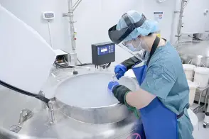  ?? ?? This frame grab from AFPTV video shows a researcher checking frozen eggs at a fertility research lab of CHA Bundang Medical Center in Seongnam.