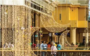  ?? Photo by Neeraj Murali. ?? A glimpse of The Mall of the Emirates, adorned with lights and decoration­s ahead of Eid Al Fitr. Various activities are scheduled at many malls as a part of ‘Eid in Dubai’. —