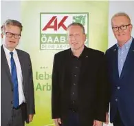  ??  ?? Vorarlberg­s Ak-präsident Hämmerle mit den Steirern Gosch (FCG) und Drexler FCG