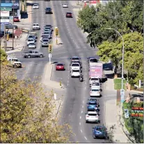  ?? NEWS PHOTO COLLIN GALLANT ?? Traffic planners may study changes this fall to clear congestion for motorists attempting to make a right-hand turn from Dunmore Road on to Allowance Avenue, officials say.