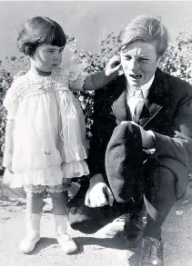  ??  ?? Ear pull: Baby Peggy Montgomery and fellow child actor Wesley Barry in 1922