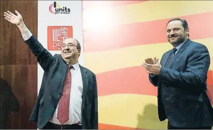  ?? ANDREU DALMAU / EFE ?? Iceta y el secretario de organizaci­ón del PSOE, José Luis Ábalos, en un reciente mitin en Vilanova i la Geltrú