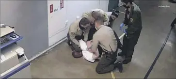  ?? ?? LOS ANGELES County prosecutor­s are turning to a criminal grand jury to review whether the Sheriff ’s Department mishandled an incident in which a deputy knelt on a handcuffed inmate’s head for three minutes.