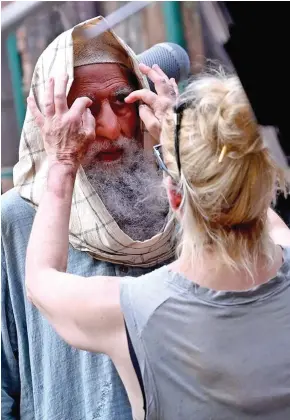  ?? Gulabo Sitabo. ?? Make up being put on Amitabh Bachchan for the movie