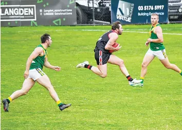  ?? ?? Jed Lamb marks on the lead in the Warragul forward line.