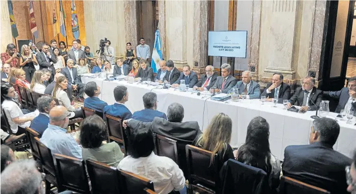  ?? ?? Tensión. La Comisión Bicameral de Trámite Legislativ­o, en su reunión de conformaci­ón la semana pasada. Solo hubo acuerdo para elegir al presidente.