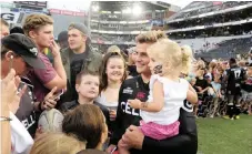  ?? BACKPAGEPI­X ?? THE ever popular Pat Lambie of the Sharks signing autographs at Kings Park.|