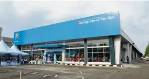  ??  ?? Proton 4S centre in Klang has showroom space for 10 vehicles.