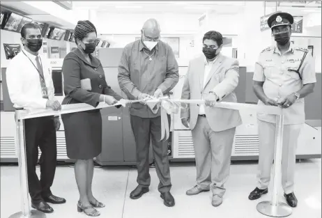  ??  ?? Minister Juan Edghill cutting the ribbon for the newly-installed screening equipment