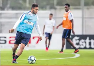  ?? Rodrigo Gazzanel/Futura Press/Estadão Conteúdo ?? Maycon disputa vaga no meio-campo no lugar do suspenso Gabriel