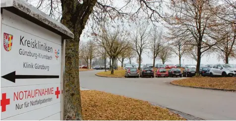  ?? Foto: Rebekka Jakob ?? Die Parkplätze auf dem Günzburger Klinikgelä­nde sind derzeit meistens voll belegt – wer in seiner Not außerhalb der Flächen parkt, riskiert ein Knöllchen. Ein GZ Leser will das nicht hinnehmen.