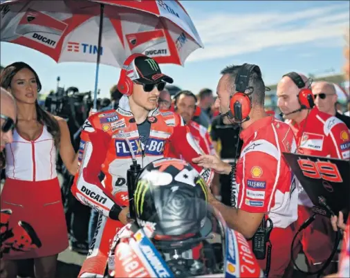  ??  ?? DESAFÍO. Jorge Lorenzo cambió Yamaha por Ducati, pero todavía no ha sido capaz de luchar por las victorias esta temporada en MotoGP.