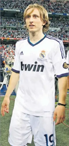  ??  ?? CUATRO AÑOS DE SU DEBUT. Modric debutó el 29 de agosto de 2012.