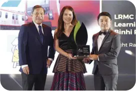  ?? ?? The Light Rail Manila Corporatio­n receives the Merit Award for Communicat­ion Management for work titled “LRMC building a foundation for learning and literacy thru Binhi Partnershi­p”