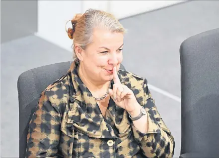  ?? [ APA ] ?? Sozialmini­sterin Beate Hartinger-Klein (FPÖ) möchte nicht auf das Vermögen kranker Langzeitar­beitsloser zugreifen.