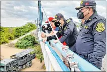  ?? CORTESÍA ?? Tumbes. Militares peruanos reforzaron ayer el control migratorio.