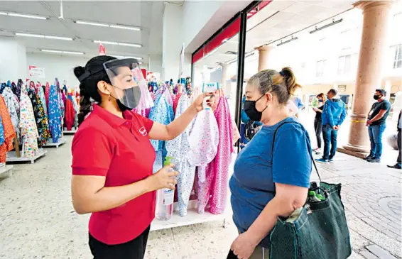  ??  ?? Comercios y empresas de Guanajuato se comprometi­eron a adoptar los protocolos sanitarios