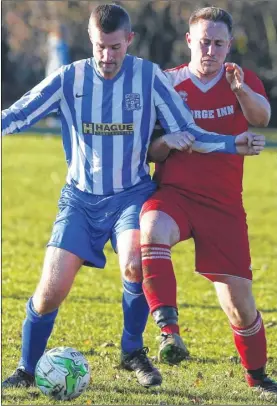  ?? FM4606400 ?? Aylesford’s Andy Parker tries to hold off the challenge of Langley’s Jon Elms