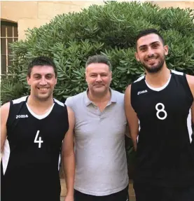  ??  ?? Coach Mario Tabone (centre), with new signings Roderick Vella and Anton Axiaq