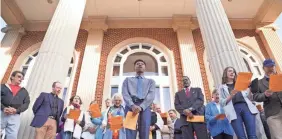  ?? SEAN RAYFORD/GETTY IMAGES ?? Religious leaders sing at the courthouse in Brunswick, Ga., as jury selection begins Oct. 18, in the trial of Ahmaud Arbery’s killing.