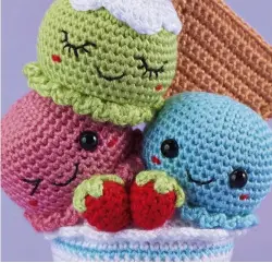  ??  ?? Left: Those amazing ice cream expression­s are what makes this project so darn cute – refer to this image when you come to stitch on the faces. Right: As it's worked in a spiral, the stripe on the ice cream bowl will have a jog – keep this to the back...