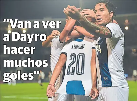  ?? (FACUNDO LUQUE) ?? Abrazo de gol. El de Dayro y sus compañeros, en el primer partido de Talleres ante São Paulo. Fue el 2-0 en el Kempes.