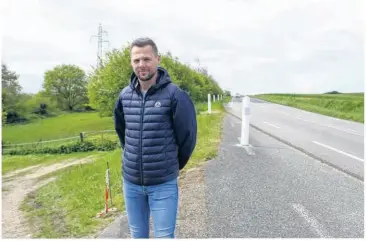  ?? ?? Lassé des sorties de route devant son domicile, Kévin Thiriat espère une interventi­on pour sécuriser la route d’Ouville.