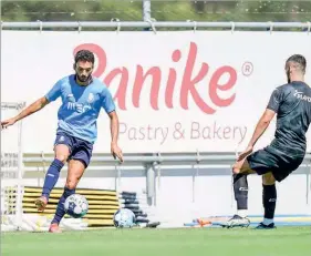  ??  ?? João Mário em ação no jogo-treino de ontem, com a Académica