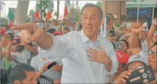  ??  ?? CANDIDATOS. Andrés Manuel López Obrador, el gran favorito; Ricardo Anaya, que se excedió en la agresivida­d, y José Antonio Meade, en nombre de un PRI en crisis.