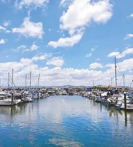  ??  ?? Hope Island, a suburb of Gold Coast, has waterways that serve as marinas for boats of local residents.