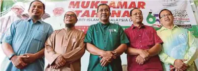  ?? [FOTO MUHAMMAD ASYRAF SAWAL/BH] ?? Mohd Fuad (kanan) bersama Takiyuddin, Rosli (dua dari kiri) dan Andansura (dua kanan) pada sidang media Muktamar Tahunan PAS Ke-65 di Kuantan, semalam.