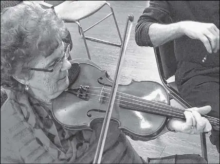  ?? FRAM DINSHAW/SALTWIRE NETWORK ?? Marlene Macdonald, wife of composer Raymond Macdonald, plays the fiddle during a Celtic Fiddlers’ practice.