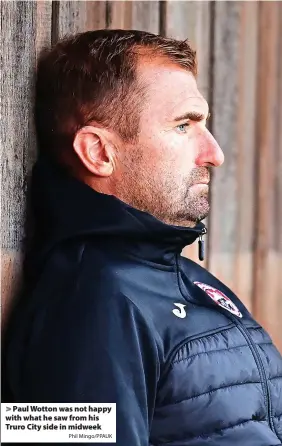  ?? Phil Mingo/PPAUK ?? > Paul Wotton was not happy with what he saw from his Truro City side in midweek