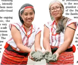  ??  ?? IFUGAO weavers gather mud to be used in traditiona­l textile dyeing in Amganad, Banaue, Ifugao.