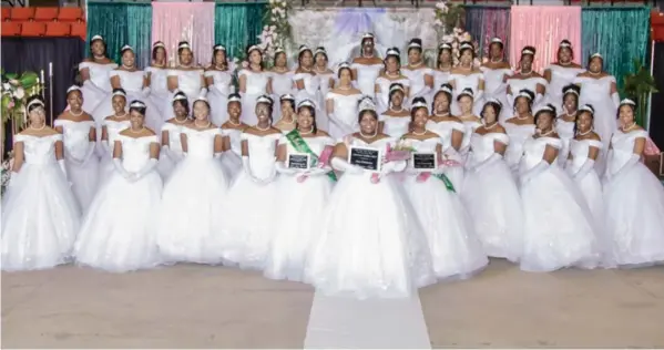  ?? (Special to The Commercial) ?? Alpha Kappa Alpha Sorority presented 40 debutantes to society.