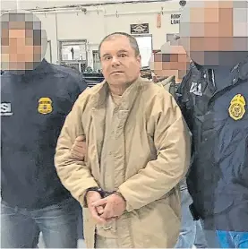  ?? AFP ?? El viaje. “El Chapo” en enero de 2017, al ser extraditad­o a EE.UU.
