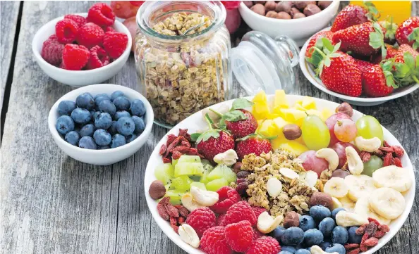  ?? GETTY IMAGES/ISTOCKPHOT­O ?? Look for snacks with vitamins and fibre to keep you going through a busy day.