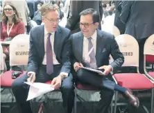  ??  ?? Robert Lighthizer, representa­nte comercial de EU, e Ildefonso Guajardo, secretario de Economía, en un evento en Argentina en diciembre pasado.