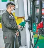  ?? /ROBERTO HERNÁNDEZ ?? Sube la gasolina por alza internacio­nal del petróleo