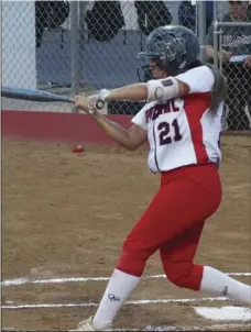  ?? KARINA LOPEZ PHOTO ?? Imperial High’s Julyannah Ramirez connects with a pitch against the Bulldogs.