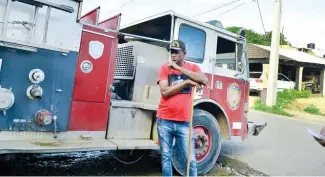  ?? RICARDO FLETE ?? Coronel de los bomberos debe fungir de chofer.