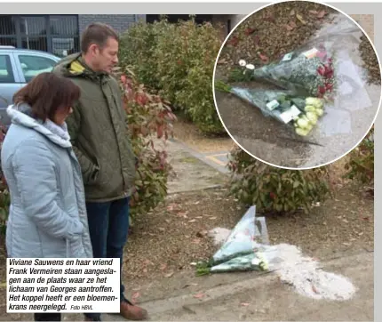  ?? Foto HBVL ?? Viviane Sauwens en haar vriend Frank Vermeiren staan aangeslage­n aan de plaats waar ze het lichaam van Georges aantroffen. Het koppel heeft er een bloemenkra­ns neergelegd.