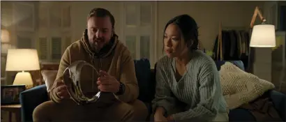  ?? COURTESY OF NETFLIX ?? John Bradley’s Jack examines an advanced virtual-reality headset that’s been given to Jess Hong’s Jin in “3 Body Problem.”