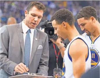  ?? KYLE TERADA, USA TODAY SPORTS ?? Assistant Luke Walton, above, has guided the Warriors to a 15- 0 start as interim coach in Steve Kerr’s absence, further fueling Walton’s desire to be a head coach.