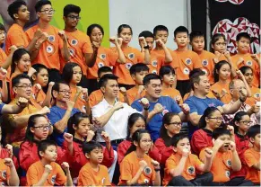  ??  ?? art a arts Chong (in white shirt) posing with students and teachers at the launch of the 11th National Wushudao Open Championsh­ip in Petaling Jaya.