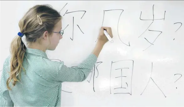  ??  ?? Chinesisch-Unterricht ist an europäisch­en Schulen noch immer die Ausnahme.