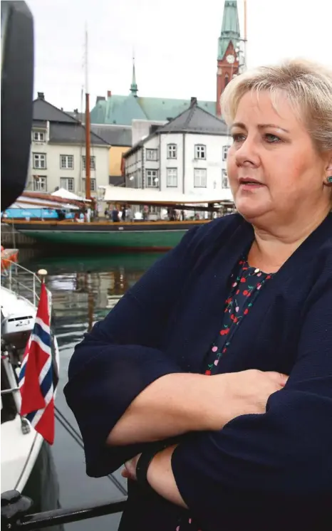  ??  ?? REFSER: Statsminis­ter Erna Solberg (H) mener at journalist­ene har vaert blodtørsti­ge i jakten på detaljer i Sandberg-saken.