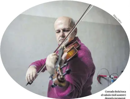  ??  ?? Corrado Bolsi toca el valuós violí sostret i després recuperat.
